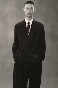 Family-Wear Minimal Fashion Image 1