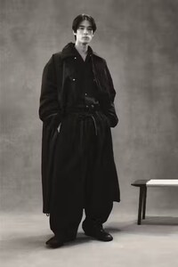 Family-Wear Minimal Fashion Image 4