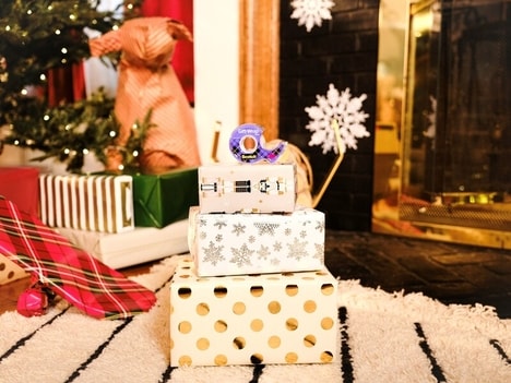 Cheeky Gift-Wrapping Campaigns