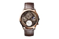 Minimalist Gilded Timepiece Models