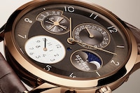 Minimalist Gilded Timepiece Models Image 2