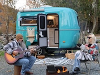 One-Piece Exterior Egg Trailers Image 1