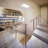 Vertical Feline Residences Image 3