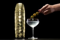 Sculptural Cocktail Shakers Image 3