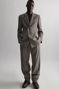 Minimal Tailored Fall Fashion Image 3