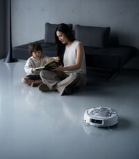 Sleek Glass-Shell Vacuums Image 3