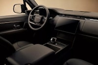 Bronze-Accented Monochromatic SUVs Image 4