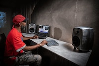 Beatmaking Controller Hubs Image 3