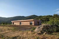 Concrete Courtyard Houses Image 2