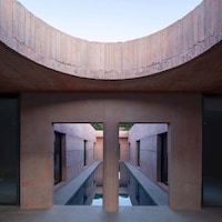 Concrete Courtyard Houses Image 3
