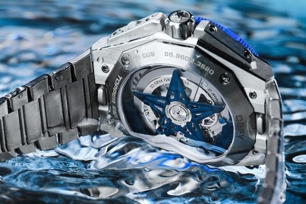 セクター　オーシャンマスター　ダイバー Bioluminescent Oceanic Timepieces : Zenith Defy Extreme Diver