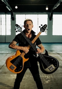 Pop Punk-Inspired Bass Guitars Image 7