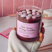 Playful Holiday Candle Lines Image 6