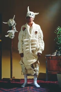 Hand- Knitted Joint Apparel