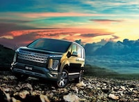Off-Road Minivan-Inspired SUVs Image 5