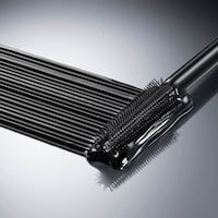 Luxurious Sweat-Resistant Mascaras Image 3
