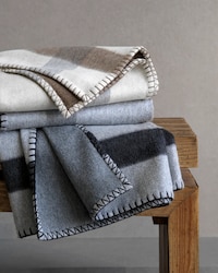 Cozy High-Quality Cashmere Throws Image 1