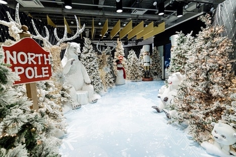 Immersive Elevator Holiday Experiences