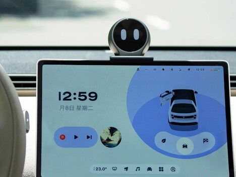 Cartoonish In-Car Connectivity Robots