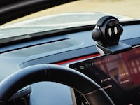 Cartoonish In-Car Connectivity Robots Image 2