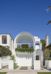 Curved Family Homes Image 1
