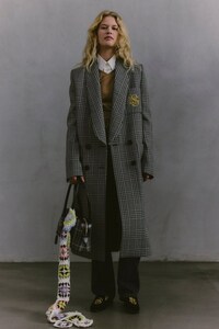 Retrospective Chic Fashion Capsules Image 3