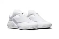 Minimalist Sporty Sneakers Image 3