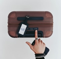 Trackable Smart Luggage Image 1