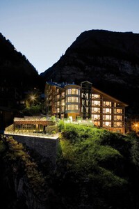 Modern Mountain Lodges Image 4