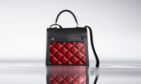 Outfit-Matching OLED Handbags Image 2
