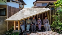 Sloped Tea-Room Waiting Areas Image 4
