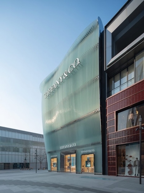 Curved Glass Veiled Stores