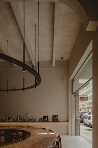 Circular Dining Interiors Image 3
