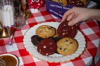 Pop-Up Cookie Date Reservations