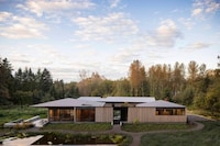Nature-Immersed Creative Retreats Image 3
