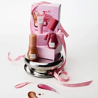 Compact Glow-Focused Gift Sets Image 1