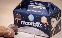 Moon Mission-Inspired Dessert Boxes Image 2