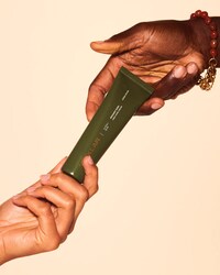 Fast-Absorbing Hand Creams Image 7