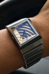 Gold Dial Timepieces Image 4