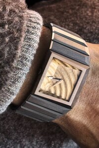 Gold Dial Timepieces Image 5