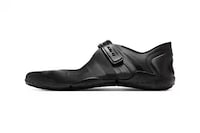 Split-Toe Footwear Updates Image 2