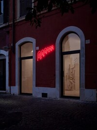 Sculptural Bar Interiors Image 2