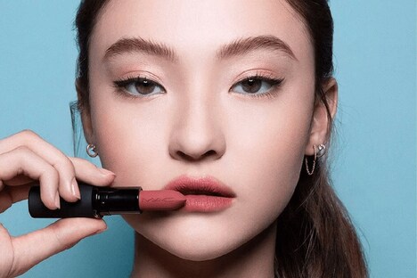 Blurred Cosmetic Campaigns
