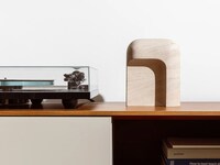 Sculptural Headphone Stands Image 3