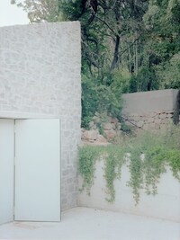 Minimal Coastal Retreats Image 2