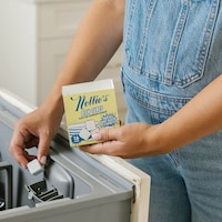 Convenient Cleaning Product Tins Image 5