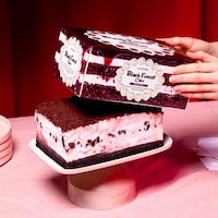 Free-From Frozen Yogurt Cakes