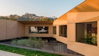 Sculptural Facade Homes Image 4