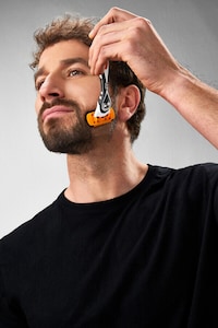 Two-in-One Grooming Razors Image 1