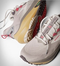 Collaboration Streetwear Trail Runners Image 7